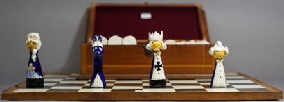 null 410- Jeu d'échecs avec pions en céramique, dans un coffret