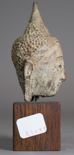 null 303- Tête de bouddha en bronze H : 9 cm Socle en bois