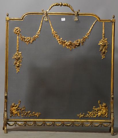 null 455- Ecran de cheminée grillagé en métal doré 77 x 66 cm