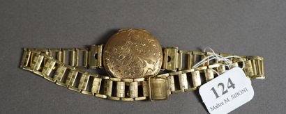 null 124- Montre de col en or jaune montée sur un bracelet articulé en métal doré...