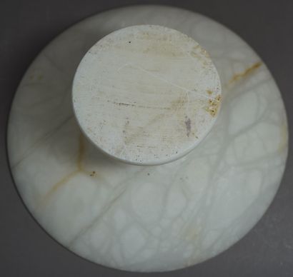 null 342- Coupe piédouche en albâtre D : 29 cm
