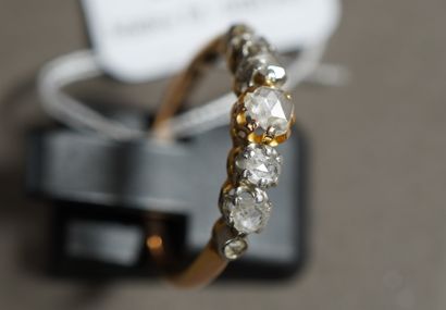 null 134- Bague jarretière en or jaune et argent sertie de diamants taillés en roses...