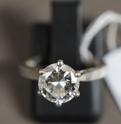 null 185- Solitaire en or gris serti d'un diamant (env. 1,50 ct) Pds : 2,70 g