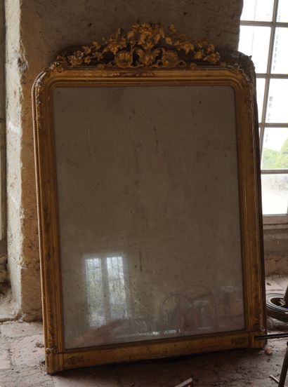 null 154- Trois miroirs cadres en bois et pâte dorée (Accidents et manques) 190 x...