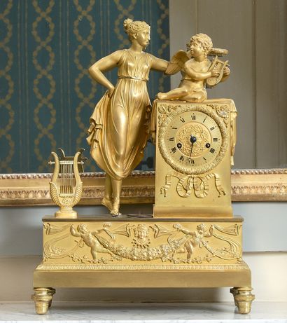 null 109- Pendule romantique en bronze doré à décor de femme, Amours musiciens et...