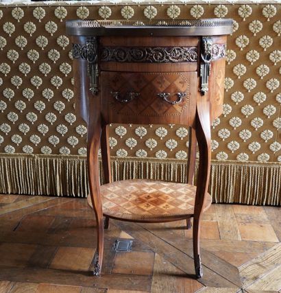55- Table de salon ovale en bois de placage...