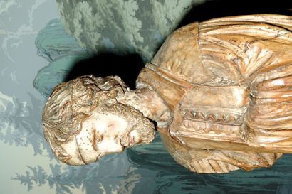  39- Sculpture en bois tendre (décapé) : Saint prêtre. Art hispanique (Accidents...