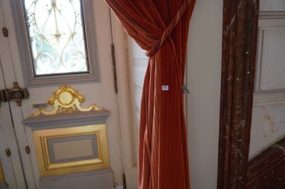 null 150- Importante paire de rideaux en velours côtelé orange 420 x 270 cm