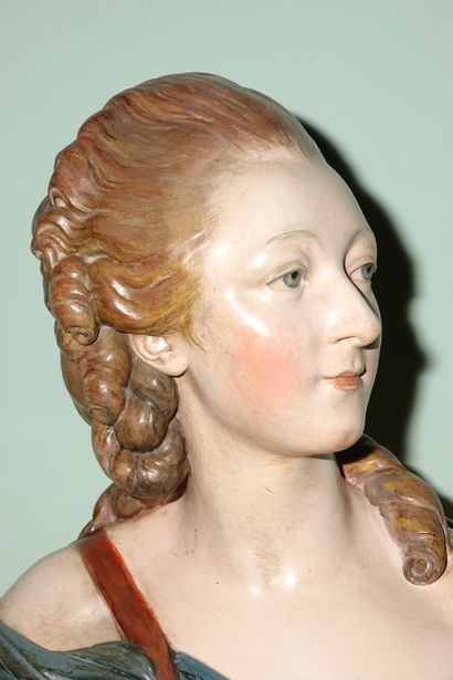 null 94- D'après Augustin PAJOU Buste de Madame du Barry en plâtre laqué au naturel...