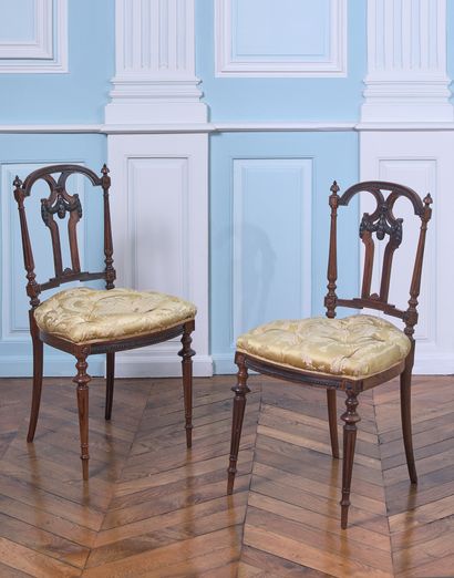 41bis- Paire de chaises en palissandre sculpté,...