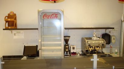 null 
1machine réfrigérée 
COCA COLA