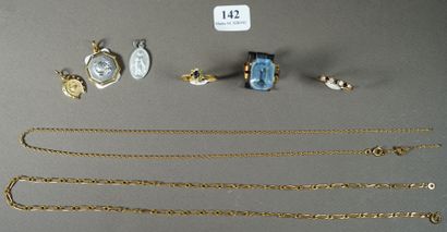 null 142- Lot de bijoux fantaisie en métal doré