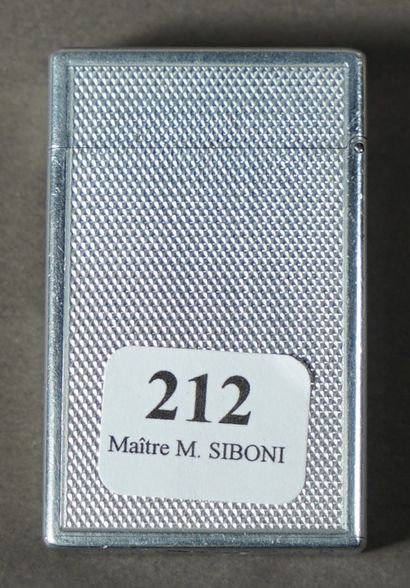 null 212- DUPONT Briquet de dame (à essence) en métal argenté de 1940
