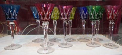 433- 12 verres en cristal de Bohême