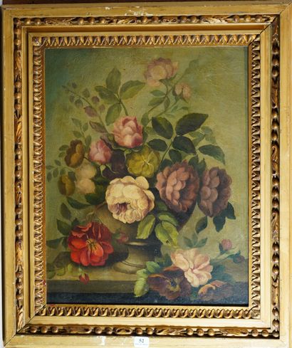  52- Ecole Française ''Bouquet de roses'' Huile sur toile 39 x 30 cm