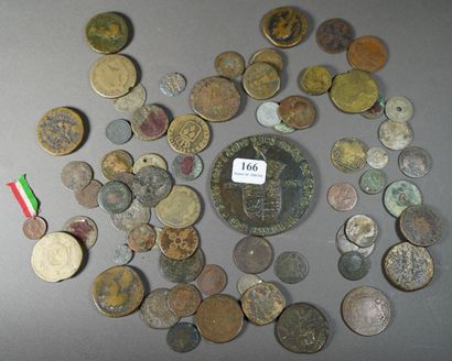 null 166- Collection de pièces anciennes et une médaille