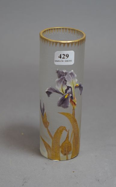 429- Vase en verre émaillé à décor de fl...