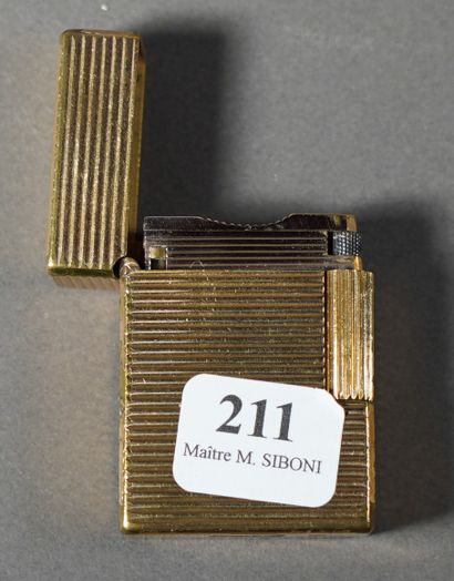 null 211- DUPONT Briquet de dame en métal doré