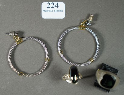 224- Lot de bijoux fantaisie : deux bracelets...