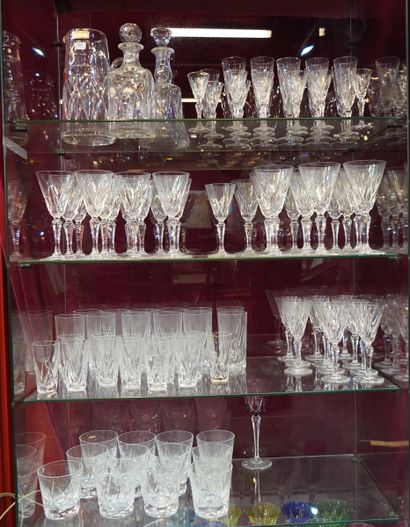 432- SAINT LOUIS Service de verres en cristal...