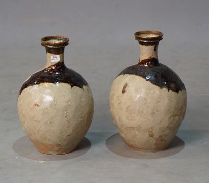 396- Paire de vases en grès émaillé H : 31...