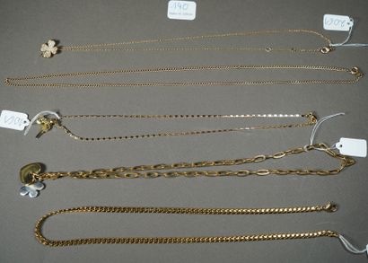 140- Lot de bijoux fantaisie en métal doré...