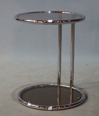 null 
419- Table de salon en métal chromé et verre fumé Années 70 H : 55 cm
