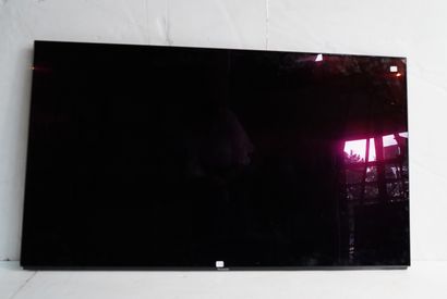 326bis- Téléviseur PANASONIC 71 x 123 cm