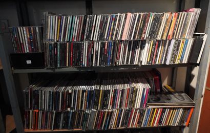  332- Lot d'environ 1000 CD et Blu-ray, différents...