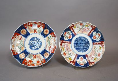 268- IMARI Deux assiettes en porcelaine Diamètre...