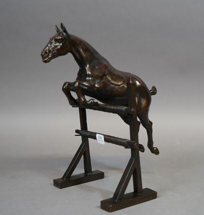 null 
330- Gaston d'ILLIERS (1876-1932) ''Cheval sautant'' Bronze 28 x 16 x 25 c...