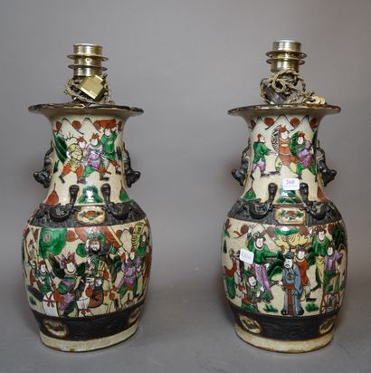 260- NANKIN Paire de vases en porcelaine...