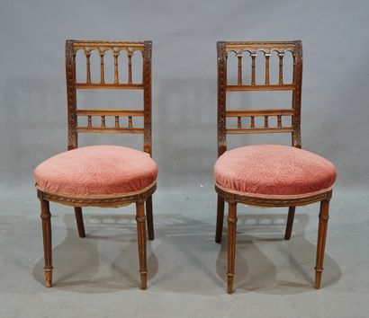 null 444- Paire de chaises en bois sculpté Style Louis XVI H : 48 cm