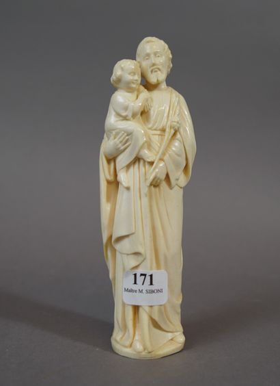 null 171- ''Saint-Joseph et le Christ'' Groupe en ivoire On y joint un crucifix en...