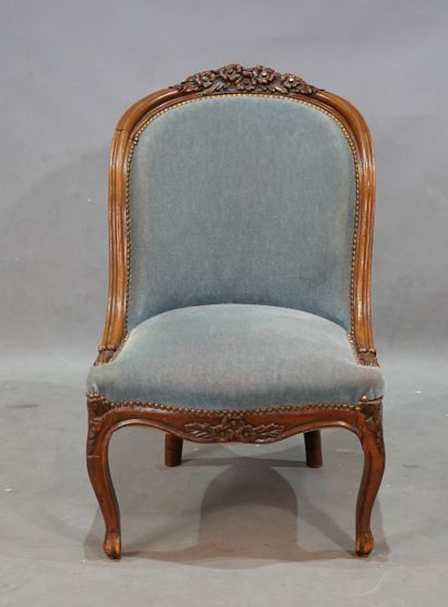 420- Chaise en bois sculpté de style Louis...