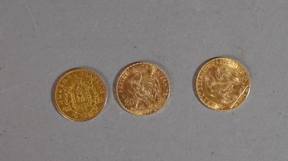 null 278- Trois pièces de 20 F en or datées 1907, 1908 et 1869