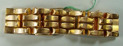 null Un bracelet articulé en or jaune. Pds: 84 gr