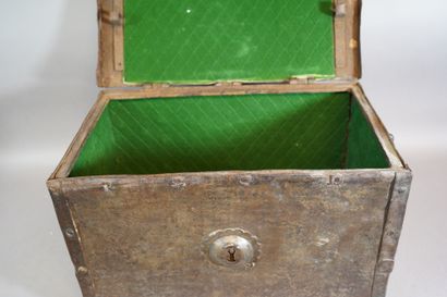 null 228- Coffre dit de corsaire en fer forgé

XIXème siècle

31 x 51 x 31 cm