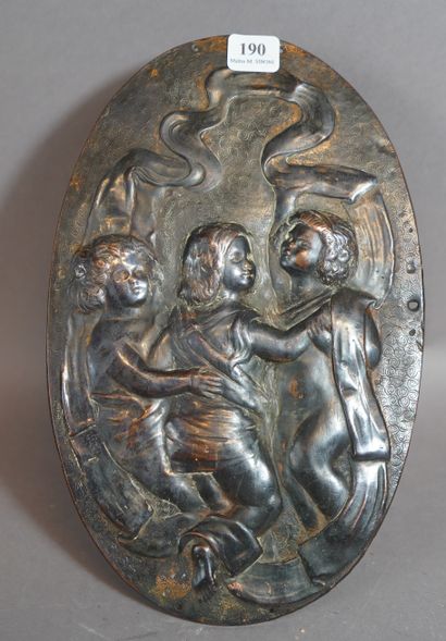null 190- Bas-relief ovale en bronze à décor de deux putti

24 x 15 cm
