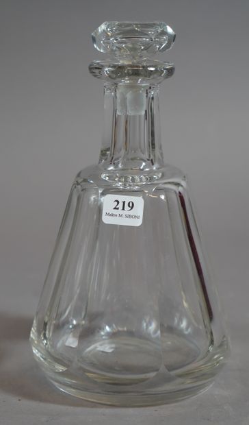 null 219- BACCARAT

Carafon en cristal. Modèle Talleyrand

(chocs au bouchon)

H...