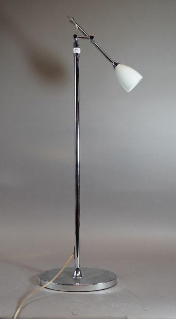 156- Lampe de bureau en métal chromé 
H :...