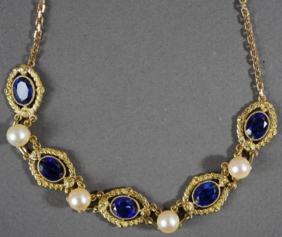 null 39- Collier Draperie en métal doré avec pierres bleues et perles et bracelet...