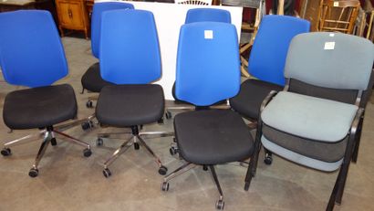 53- 6 fauteuils de bureau et 3 chaises