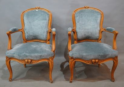 null 354- Paire de fauteuils Cabriolet de style Louis XV Couverture de velours bleu...