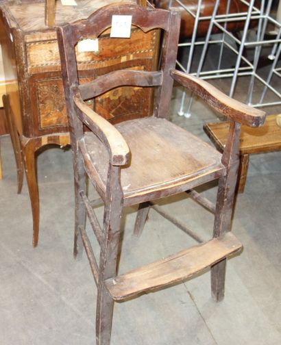 null 163- Chaise de bébé en bois