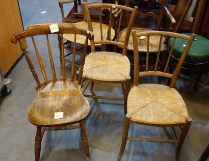 null 185- Deux chaises paillées, deux chaises cannées, chaise en bois à dossier ajouré...