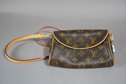 null 492- Louis VUITTON Shoulder bag ''Friendly'' (it misses the 2 fasteners to wear...