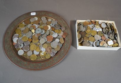 null 413- Lot de pièces France et Etranger, pièces percées et médailles