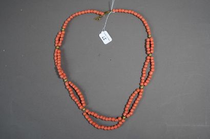 null 27- Coral beads (?) and golden beads necklace Metal clasp