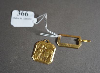 366- Médaille en or et fermoir de montre...